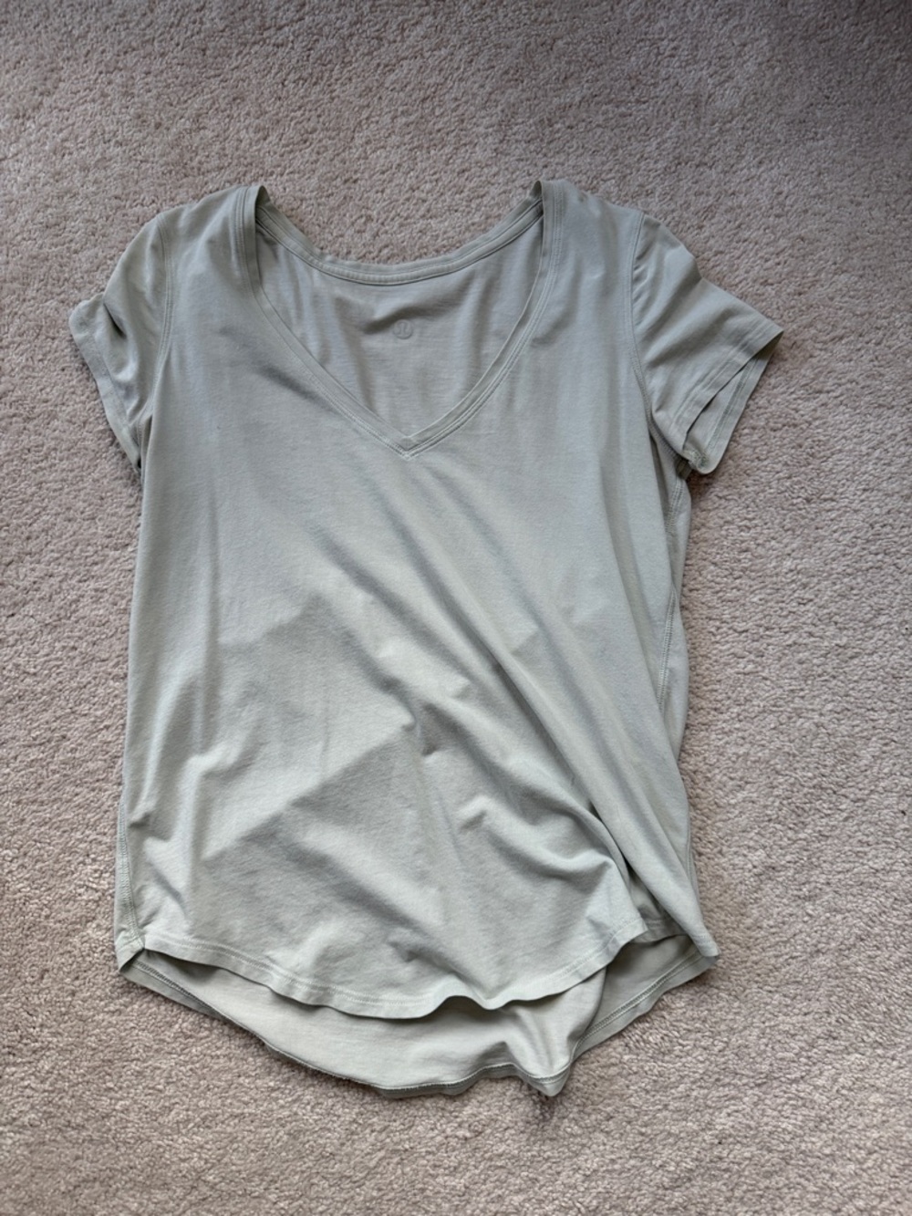 Lululemon Love tee V neck Size 4 in light green